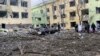 Zelenskyy thirrje për sanksione më të ashpra pas sulmit në një spital në Mariupol