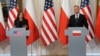 카멀라 해리스(왼쪽) 미국 부통령과 안제이 두다 폴란드 대통령이 10일 바르샤바 대통령궁에서 회동 후 기자회견하고 있다.