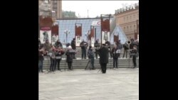 交响乐团在基辅独立广场演奏乌克兰国歌和欧洲之歌