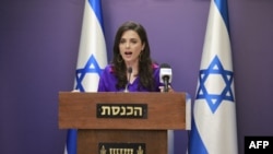 Menteri Dalam Negeri Israel Ayelet Shaked di hadapan Knesset (parliamen) di Yerusalem, 5 Juli 2021. (Menahem KAHANA / AFP)
