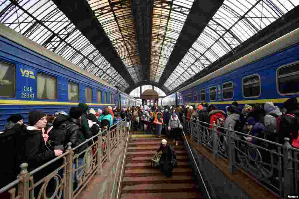 People fleeing Russia&#39;s invasion of Ukraine gather at the train station in Lviv, March 9, 2022.