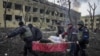 우크라이나 "러시아, 어린이 병원 폭격...최소 17명 부상"