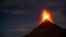  El Volcán de Fuego entra en erupción el 12 de enero de 2022, visto desde el Volcán Acatenango, unos 75 km al suroeste de la Ciudad de Guatemala.