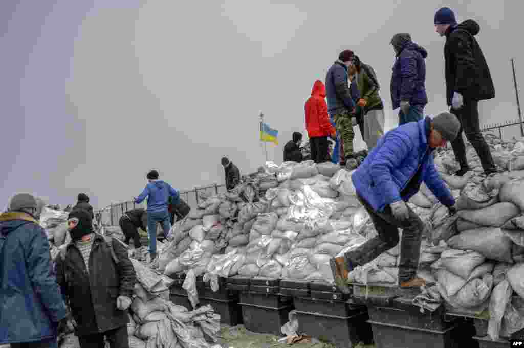 Citizens fill bags with sand for frontlines, along the beach of the Black Sea city of Odessa, in the southern Ukraine, March 7, 2022. Odessa, which Ukraine fears could be the next target of Russia&#39;s offensive in the south, is the country&#39;s main port and is vital for its economy.&nbsp;