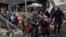 Nga, Ukraine quy trách nhau không mở hành lang nhân đạo cho thường dân - Bản tin VOA