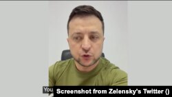 ولادیمیر زیلنسکی، رییس جمهور اوکراین، هنگام ایراد پیام ویدیوی