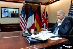 조 바이든 미국 대통령이 7일 백악관에서 영국, 프랑스, 독일 정상들과 화상회담하고 있다. (백악관 공식 트위터)