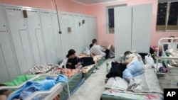 مادران و نوزادان در بخش زایمان بیمارستانی در کی‌یف که برای ایمن بودند از حملات روسیه به زیر زمین منتقل شده است - ۲ مارس ۲۰۲۲