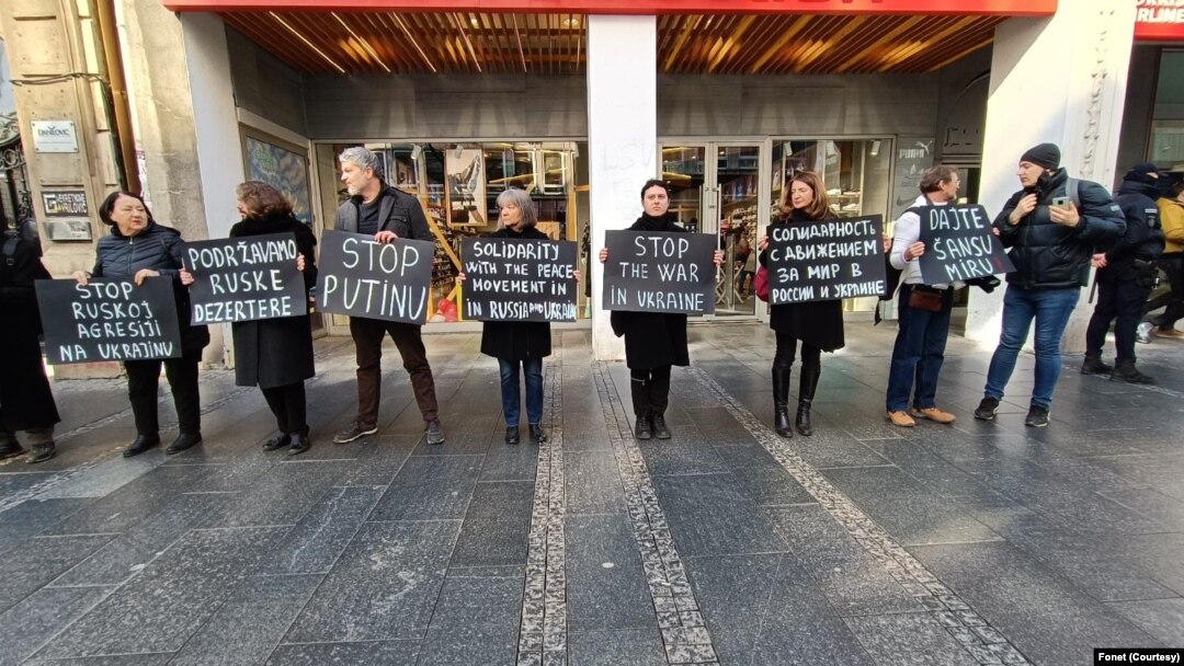 "Žene u crnom" na skupu protiv rata u Ukrajini u Beogradu (foto: Fonet)