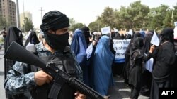 گزشتہ برس افغانستان میں طالبان کے کنٹرول کے بعد خواتین کی جانب سے طالبان مخالف مظاہرے بھی ہوتے رہے ہیں۔ 