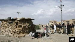 ډاکټر باقر شاه رپورټ په ډاگه کړې وه چې دغو څلورو روسي او يو تاجک وگړی ډیر نزدې نه د پولیسو او ایف سي ځواکونو په ډزو وژلي وؤ او دوي سره سره هيڅ قسمه بارود نۀ وؤ