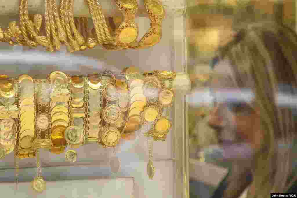 Beirut's Bourj Hammoud district, the center of Lebanon's Armenian population, is known for its jewelry shops, April 9, 2016.