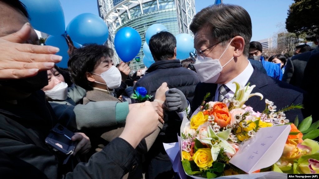 Lee Jae-myung, the presidential candidate of the ruling Democratic Party, is greeted by supporters during a presidential election campaign in Seoul, South Korea on March 3, 2022. 