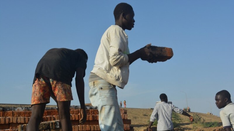 A N'Djamena, les enfants forçats de la brique