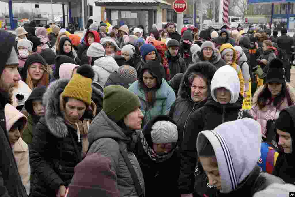 Refugees fleeing the war from neighboring Ukraine arrive at the border crossing in Palanca, Moldova, March 7, 2022.