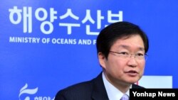 김영석 한국 해양수산부 차관이 29일 정부세종청사 해수부 기자실에서 2015년 해양수산에 대한 업무계획을 발표하고 있다.