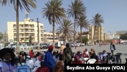 Rassemblement lors d'un mouvement de grève, à Dakar, Sénégal. (VOA/Seydina Aba Gueye)