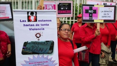 En la foto de archivo mujeres nicaragüenses protestan por el feminicidio de Karla Estrada, asesinato en 2017 en Nicaragua.