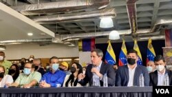 El líder opositor venezolano Juan Guaidó habla durante una rueda de prensa en Caracas, el 15 de febrero de 2021. [Foto: VOA / Adriana Núñez Rabascall]