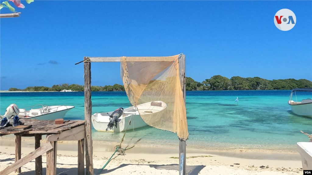 Algunas de las modestas casas de pescadores han sido renovadas para convertirlas en posadas para turistas. Imagen de Cayo Pirata.&nbsp;