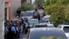 Imagen tomada de un video de la policía de Honduras al momento que se llevan detenido al expresidente Juan Orlando Hernández. Foto: AFP