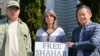 زندانی‌های سابق آمریکایی در ایران با حضور در منزل شهاب دلیلی خواستار آزادی او شدند