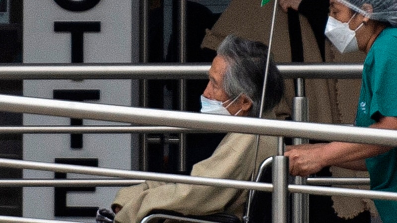 L'ex-président péruvien Fujimori quitte la clinique et retourne en prison
