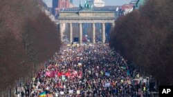 راهپیمایی بزرگ ضد جنگ در شهر برلین، آلمان - ۱۳ مارس ۲۰۲۲