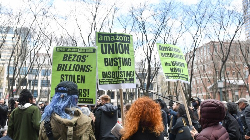 Workers approve the first Amazon union in the US in New York