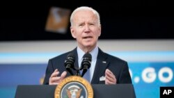 Presiden Joe Biden berpidato terkait renpons global AS terhadap pandemi COVID-19 di Gedung Putih, Washington, Rabu, 30 Maret 2022. (AP/Patrick Semansky)