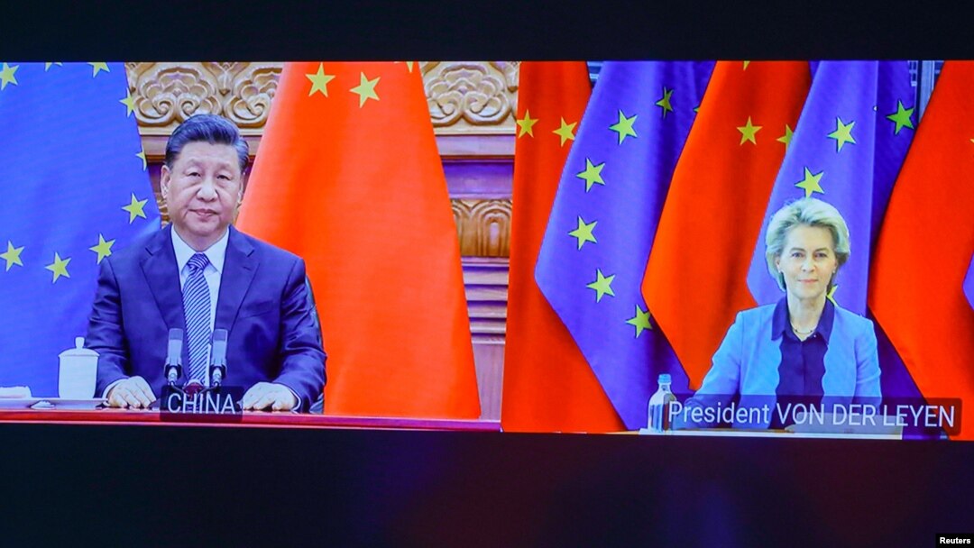 中國國家主席習近平和歐盟委員會主席馮德萊恩在比利時布魯塞爾的歐洲理事會大樓舉行了歐盟中國峰會（2022年4月1日）。