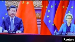 中国国家主席习近平和欧盟委员会主席冯德莱恩在比利时布鲁塞尔的欧洲理事会大楼举行了欧盟中国峰会（2022年4月1日）。