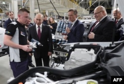 FILE - Russian President Vladimir Putin, 2nd left, visit Mercedes-Benz's new factory outside Moscow, April 3, 2019.