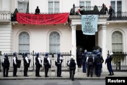 Police officers prepare to enter a mansion reportedly belonging to Russian billionaire Oleg Deripaska, who was placed on Britain's sanctions list last week, as squatters occupy it, in Belgravia, London, March 14, 2022