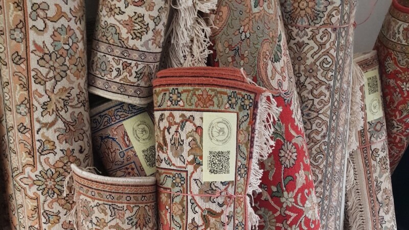 QR Codes Seen as Key to Reviving the Fading Glory of Kashmiri Carpets 