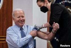 FILE - U.S. President Joe Biden receives a second coranavirus disease (COVID-19) booster vaccination at the White House in Washington, U.S., March 30, 2022. (REUTERS/Kevin Lamarque)