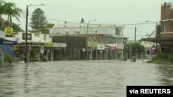 Ilustrasi - Jalanan di kota Byron Bay, New South Wales, Australia, terendam banjir setelah diguyur hujan lebat, 30 Maret 2022. (Perusahaan Penyiaran Australia/Handout via Reuters)