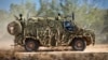 На фото: Бронетранспортер Bushmaster австралійської армії під час навчань 7 липня 2021 року в Таунсвіллі, Австралія