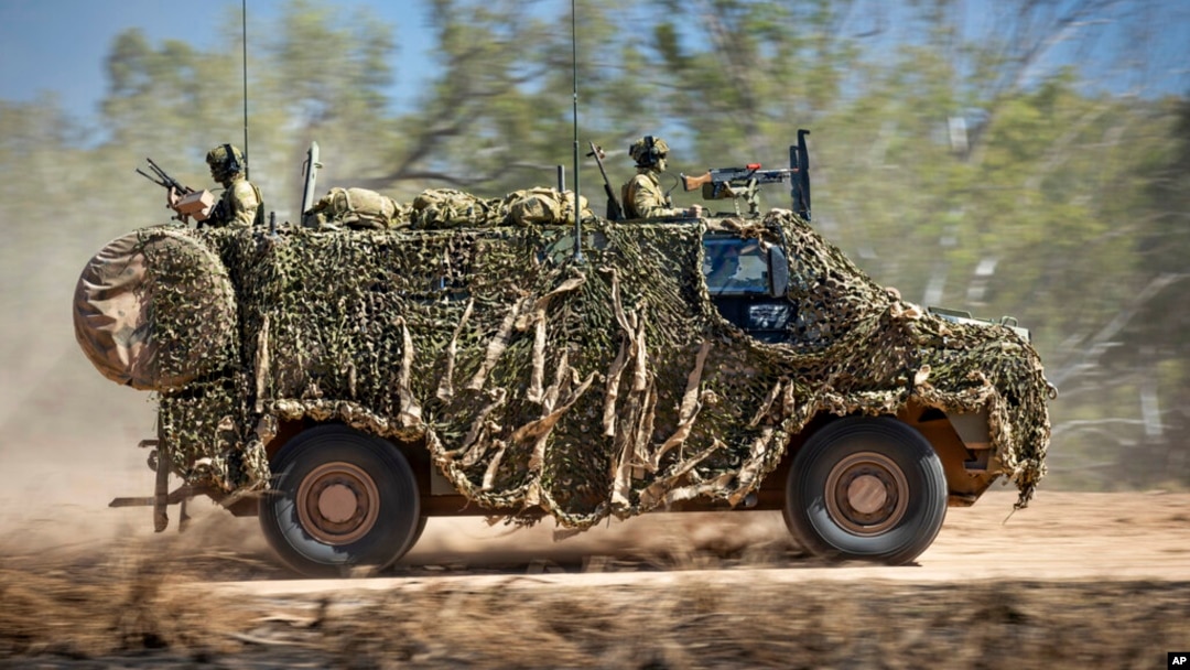 Бронетранспортер Bushmaster австралийской армии во время учений 7 июля 2021 года в Таунсвилле, Австралия