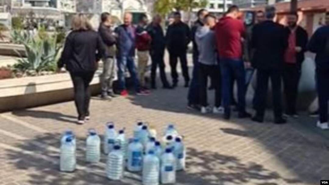 Protest crnogorskih mlijekara ispred Ministarstva poljoprivrede, 29. marta 2022.