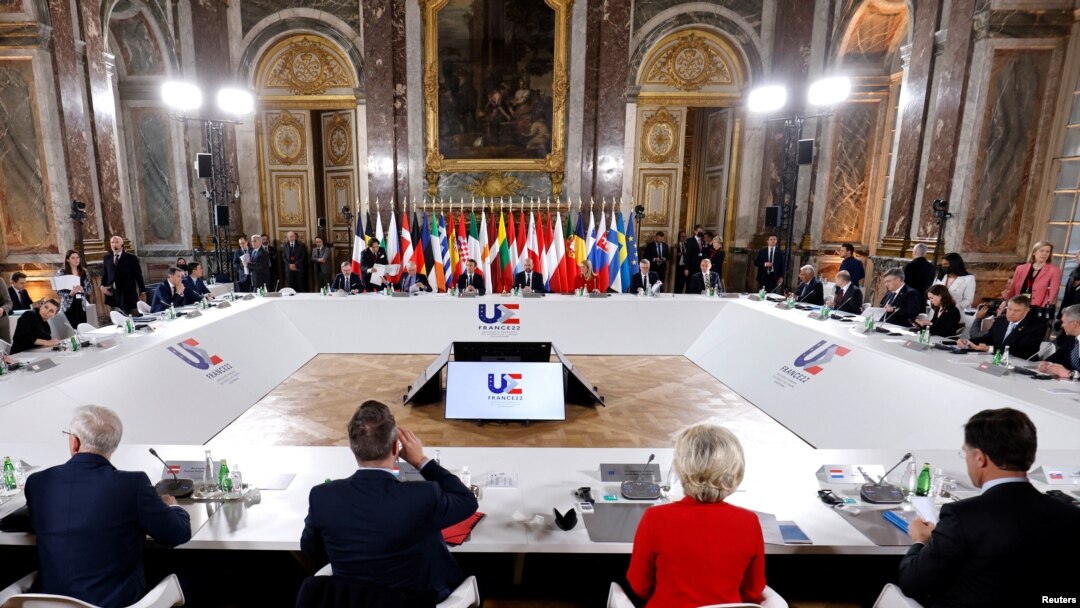 Para pemimpin negara-negara Uni Eropa membahas krisis di Ukraina dan mempertimbangkan keanggotaan Ukraina dalam Uni Eropa pada KTT yang diadakan di Paris, Prancis hari Kamis (10/3). 