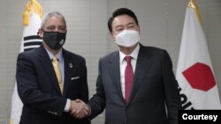 크리스토퍼 델 코르소 주한 미국 대사대리가 11일 한국 대통령 당선인과 만났다.