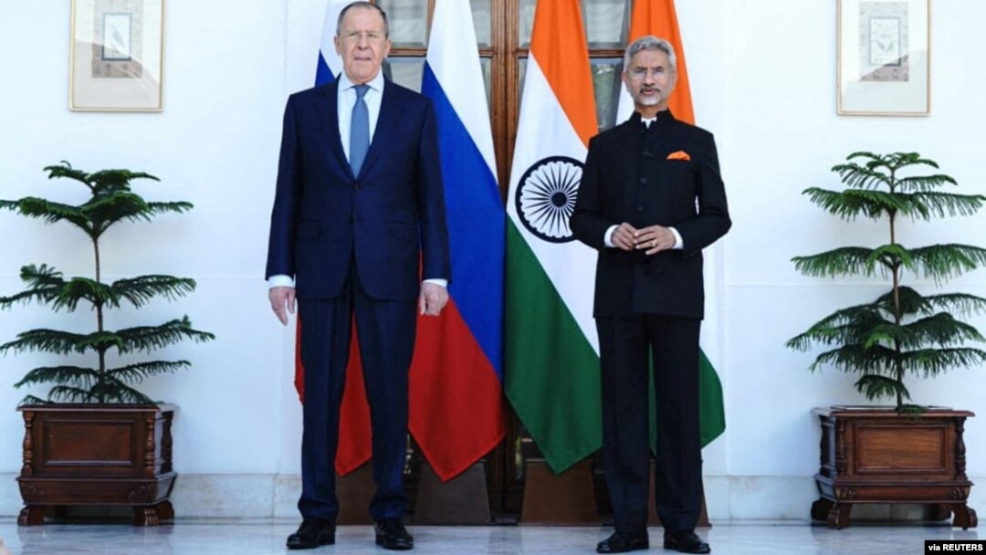 Ngoại trưởng Ấn Độ Subrahmanyam Jaishankar (phải) và Ngoại trưởng Nga Sergei Lavrov gặp nhau ở New Delhi, 1/4/2022. 