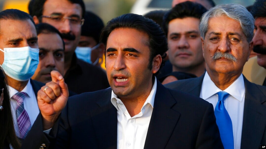 د پاکستان پيپلز ګوند د مشر بلاول بټو زرداري او مخکني صدر اصف علي زرداري په مشرۍ د ګوند د مرکزي اېګزېکيټو کميټۍ غونډه شوې، د نهمې مې د پېښو غندنه پکې شوې او دغې ورځې ته تور ورځ ويل شوي دي