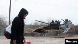 Tanket ruse në rrethinat e qytetit Mariupol, Ukrainë, 20 mars 2022