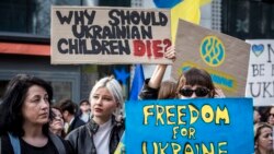 烏克蘭抗議者在歐盟總部外要求北約和歐盟干預俄烏戰爭