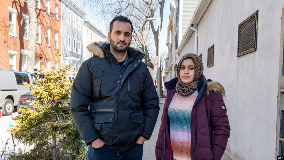 Pasangan suami istri pencari suaka Afghanistan yang kini tinggal di Charlestown, Massachusetts, AS (foto: dok), 