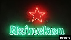 Logo bir Heineken di Sao Paulo, Brazil, 30 April 2019. (REUTERS/Amanda Perobelli).