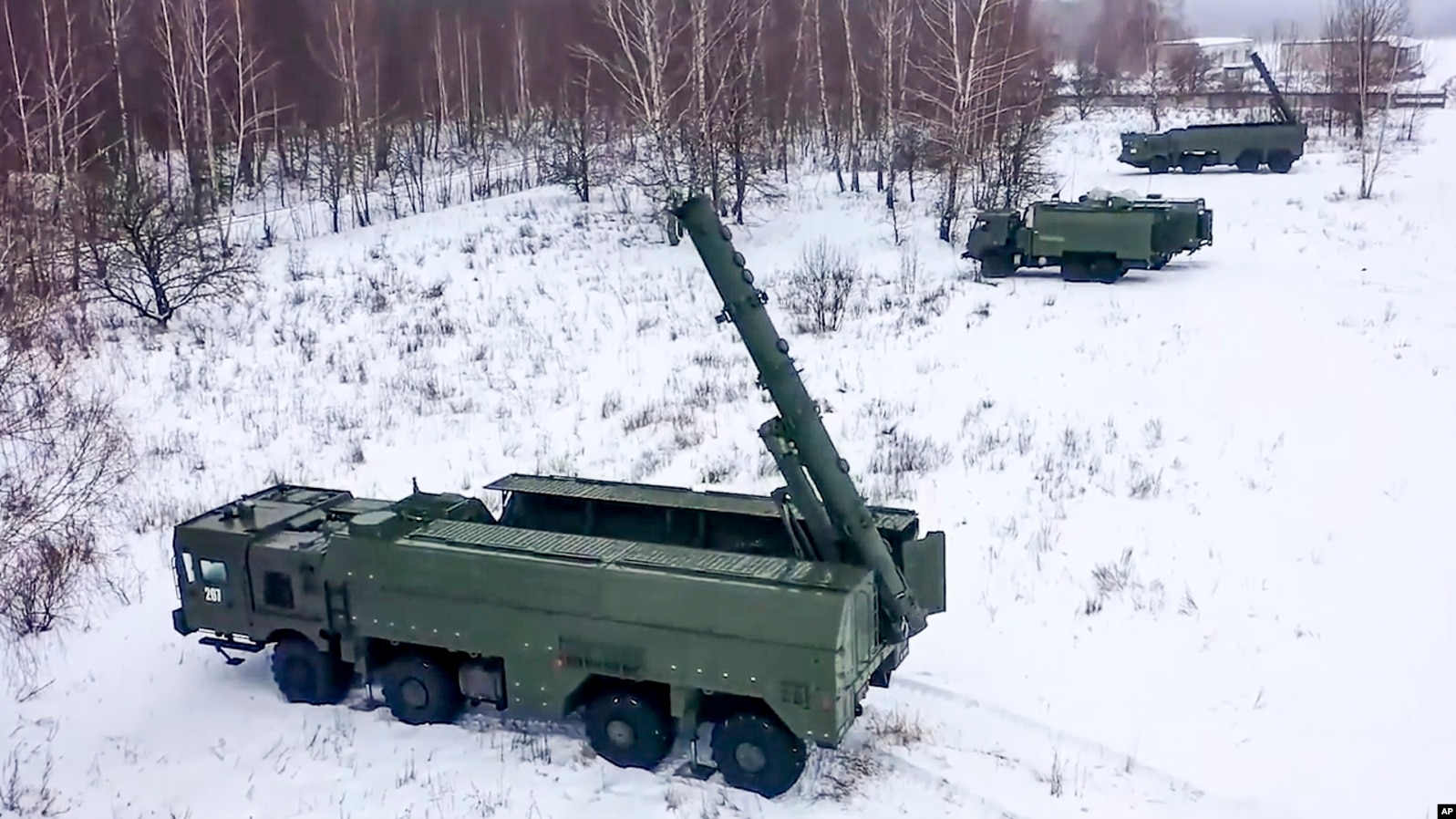 Peluncur rudal Iskander bersiaga dalam sebuah latihan di Rusia, 25 Januari 2022. (Foto: Kantor Pers Kementerian Pertahanan Rusia via AP)
