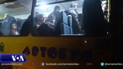 Rinisin përpjekjet për të evakuuar civilët nga Mariupoli, bombardimet ruse nuk ndalen 